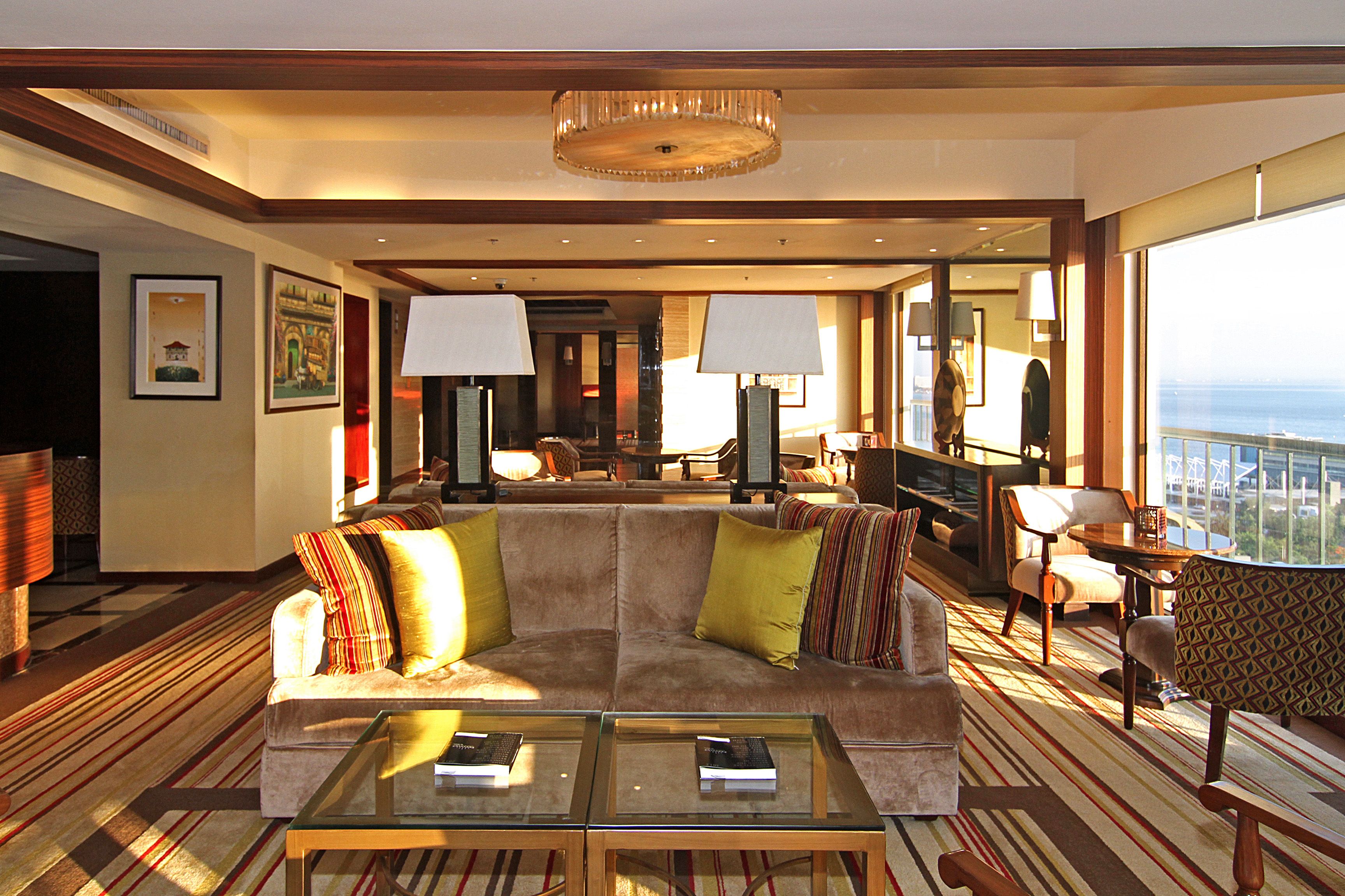 executive club room | living area | 42-inch flat-screen tv with digital channels, tv