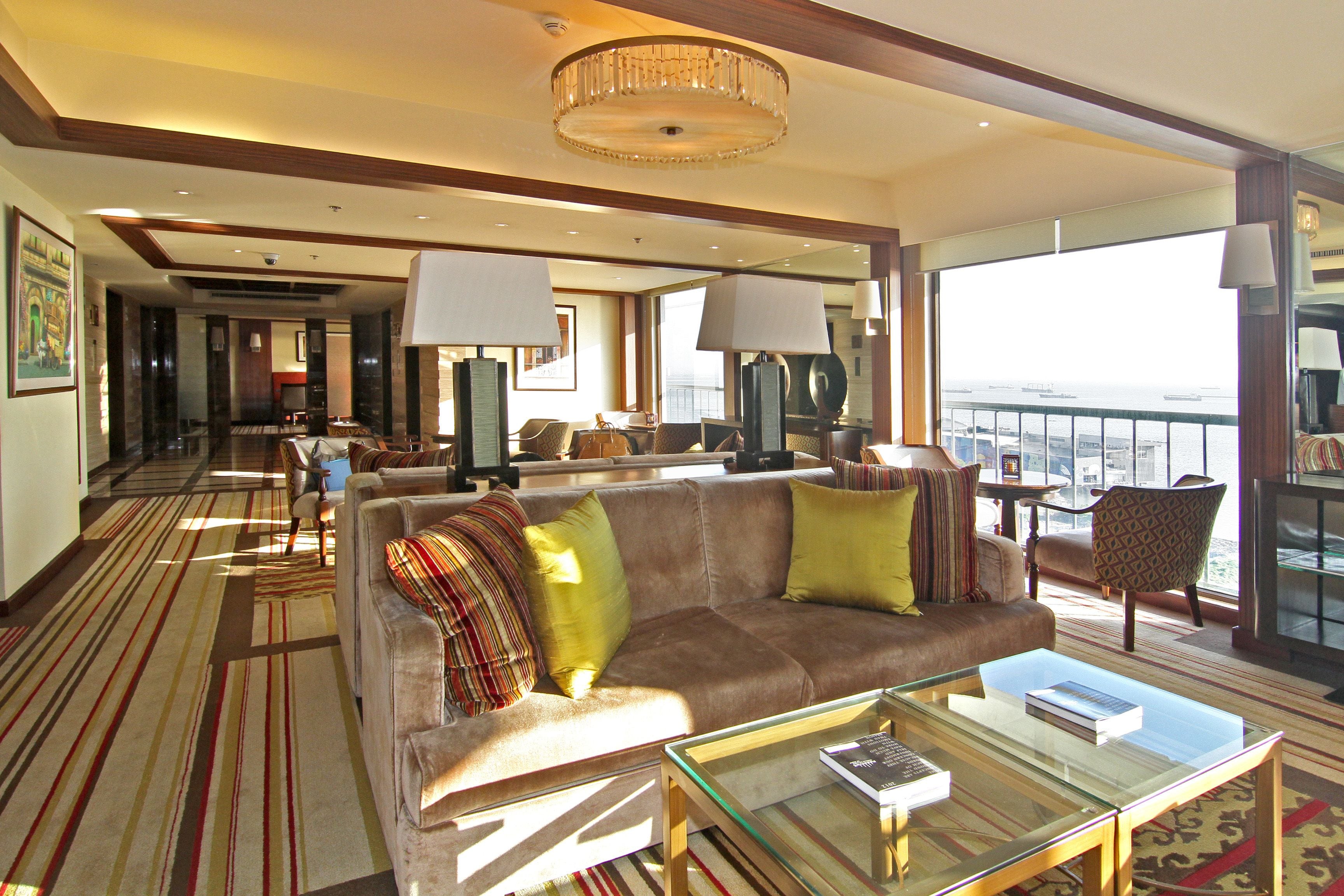 executive club room | living area | 42-inch flat-screen tv with digital channels, tv