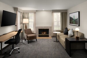 Desk, iron/ironing board, free cribs/infant beds, free WiFi