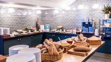 Tägliches Frühstücksbuffet (179 SEK pro Person)