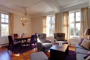 Suite (Master) | Schreibtisch, Verdunkelungsvorhänge, Bügeleisen/Bügelbrett
