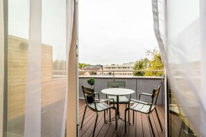 Family Triple Room | Desk, blackout drapes, iron/ironing board, free cribs/infant beds - Scandic Frimurarehotellet (Linkoping)