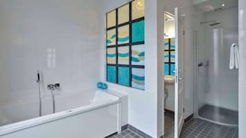 Suite (Master) | Badezimmer | Kostenlose Toilettenartikel, Haartrockner, Handtücher, Seife