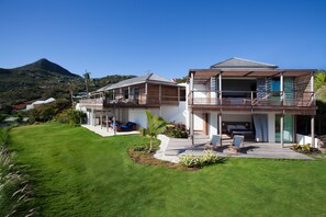 Premium bedding, free minibar items, in-room safe, free WiFi