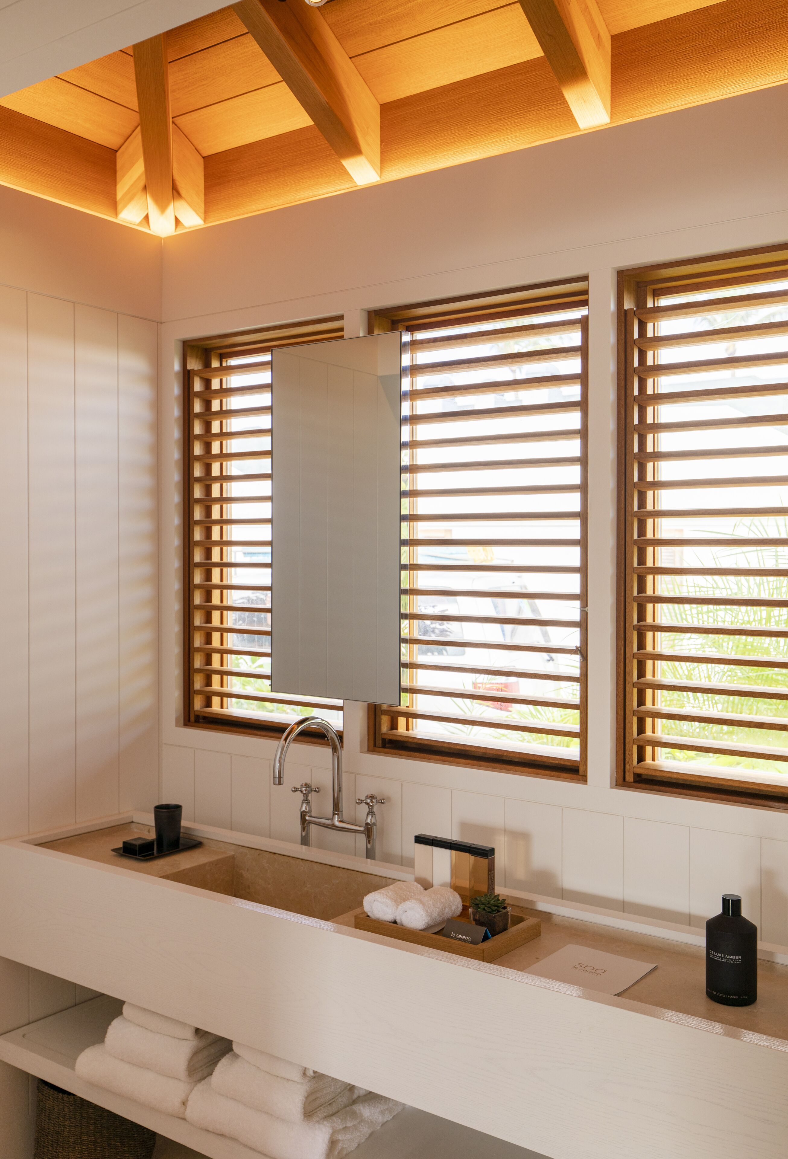 bungalow (hillside) | bathroom | combined shower/bathtub, designer toiletries, hair dryer, bathrobes