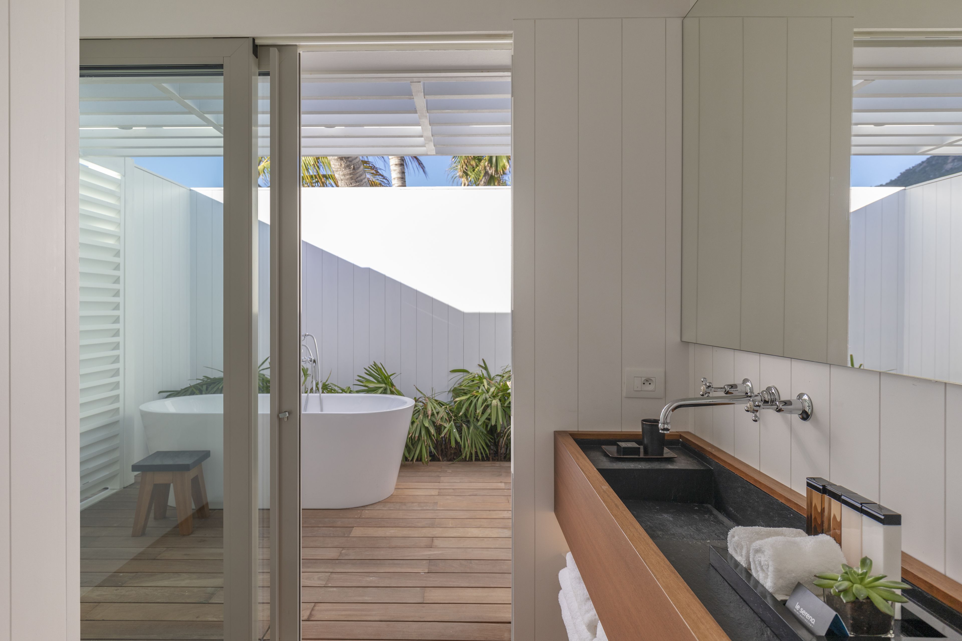 suite (plage sud) | bathroom | combined shower/bathtub, designer toiletries, hair dryer, bathrobes