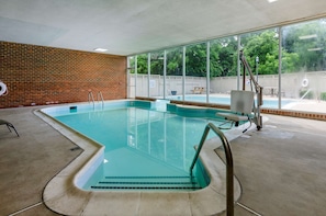 Piscine couverte, piscine extérieure (ouverte en saison)