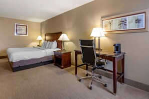 In-room safe, laptop workspace, blackout drapes, iron/ironing board
