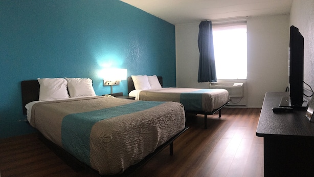 Iron/ironing board (on request), WiFi (free), alarm clocks, bed sheets - FairBridge Inn Express Melrose Park (Melrose Park)