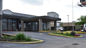 Exterior - FairBridge Inn Express Melrose Park (Melrose Park)