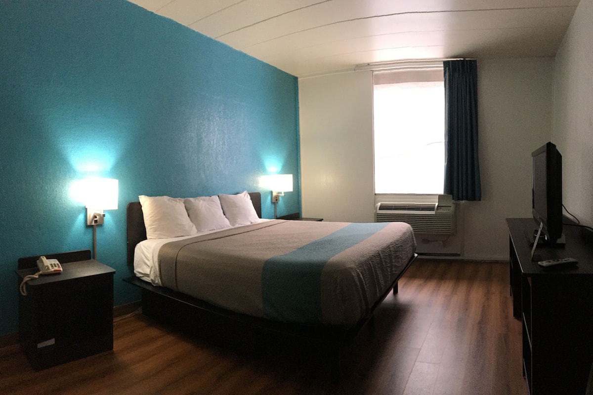 Iron/ironing board (on request), WiFi (free), alarm clocks, bed sheets