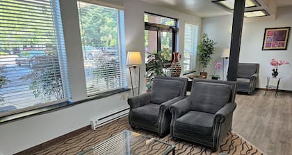 Quality Inn & Suites Vancouver North