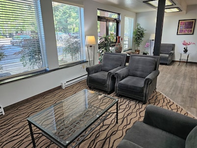 Quality Inn & Suites Vancouver North