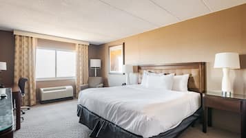 Roupas de cama premium, cofres nos quartos, escrivaninha