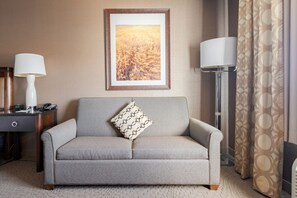 Studio Suite, 1 King Bed, Non Smoking | Premium bedding, in-room safe, desk, laptop workspace