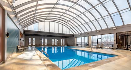 Wyndham Omaha / West Dodge