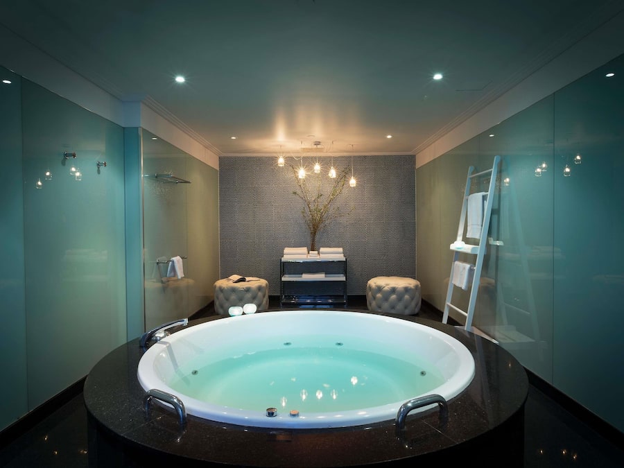 Premium bedding, pillow-top beds, minibar, in-room safe
