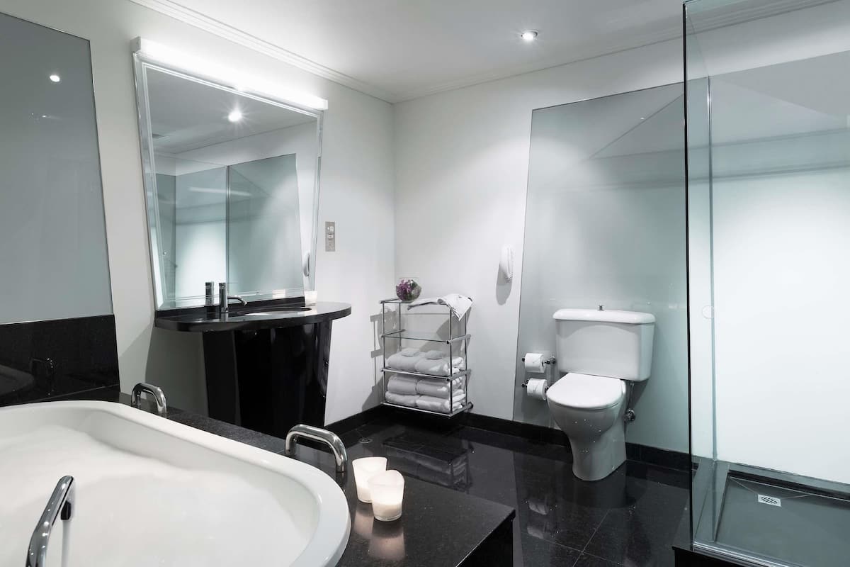 1 bedroom, premium bedding, pillow-top beds, minibar