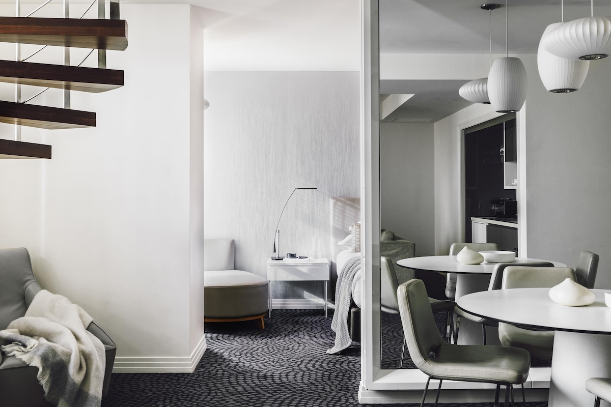 Ropa de cama de alta calidad, colchones con pillow-top y minibar