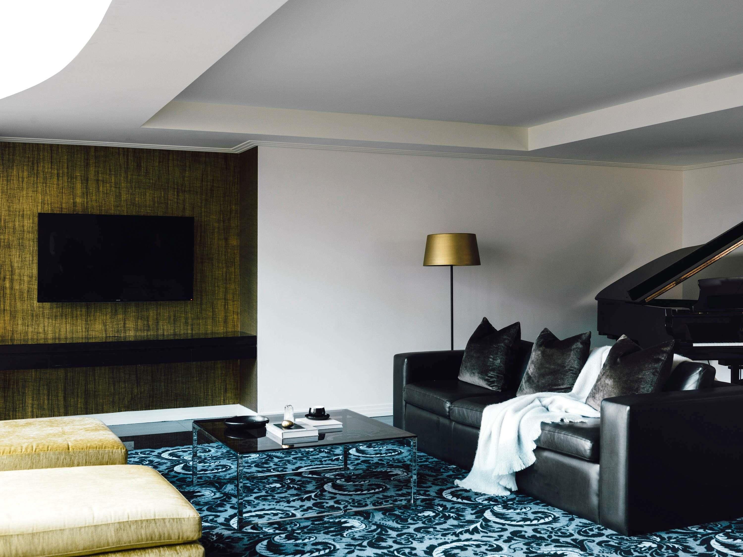 Penthouse, 1 King Bed, Balcony | Premium bedding, pillowtop beds, minibar, in-room safe