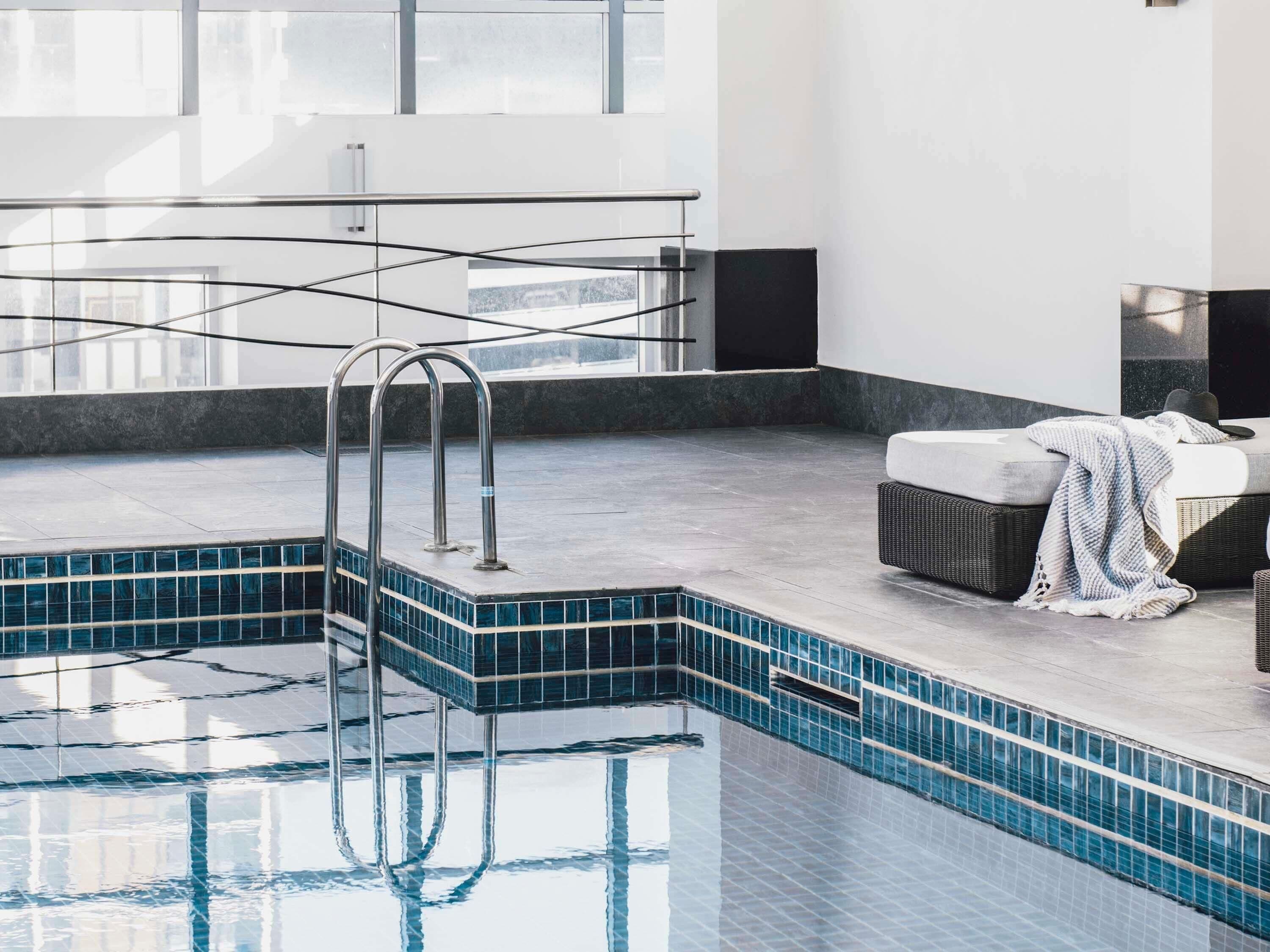 Indoor pool, sun loungers