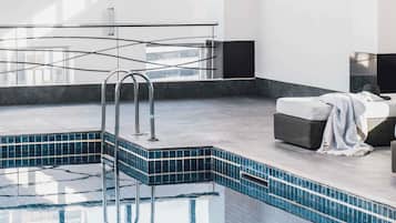 Indoor pool, sun loungers
