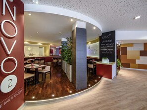 Bar (on property) - Novotel Frankfurt City (Frankfurt)