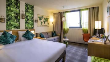 Hypo-allergenic bedding, minibar, in-room safe, desk