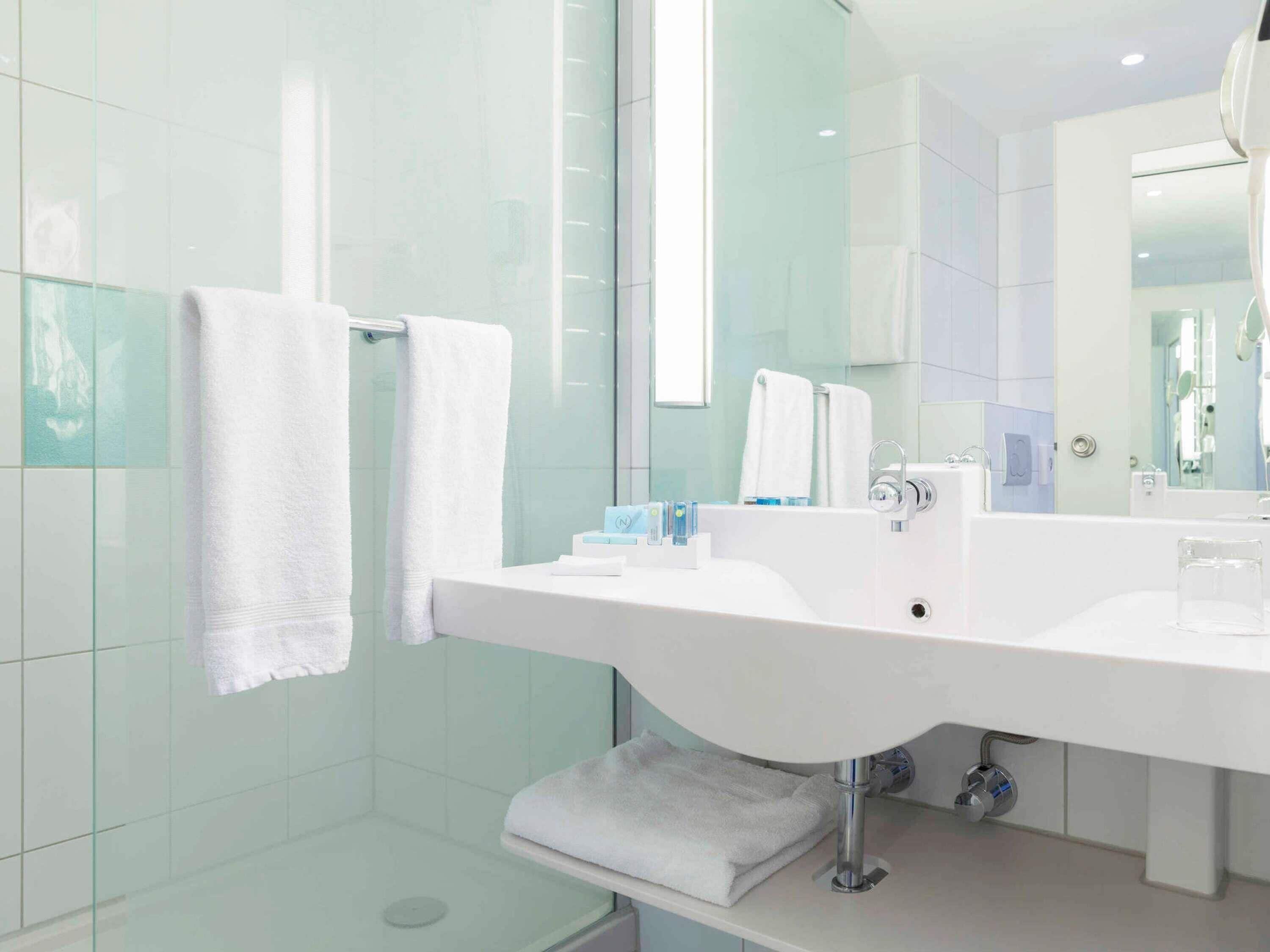 Literie hypoallergénique, minibar, coffres-forts dans les chambres