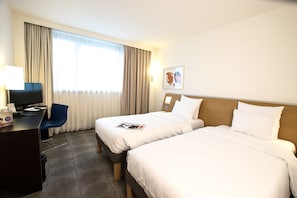 Chambre Standard avec lits jumeaux, 2 lits jumeaux | Literie hypoallergénique, minibar, coffre-fort, bureau