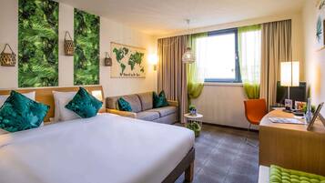 Allergikerbettwaren, Minibar, Zimmersafe, Schreibtisch