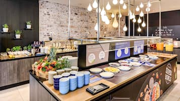 Petit déjeuner, déjeuner et dîner servis sur place