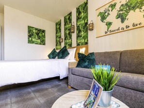 Hypo-allergenic bedding, minibar, in-room safe, desk