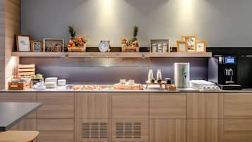 Breakfast, lunch and dinner served