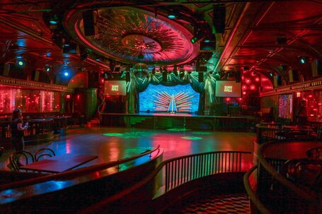 Paramount Times Square - Image 37