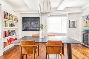 Entertainment Suite | Living area