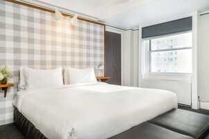 Executive Room, 1 King Bed | Egyptian cotton sheets, premium bedding, down comforters, pillowtop beds
