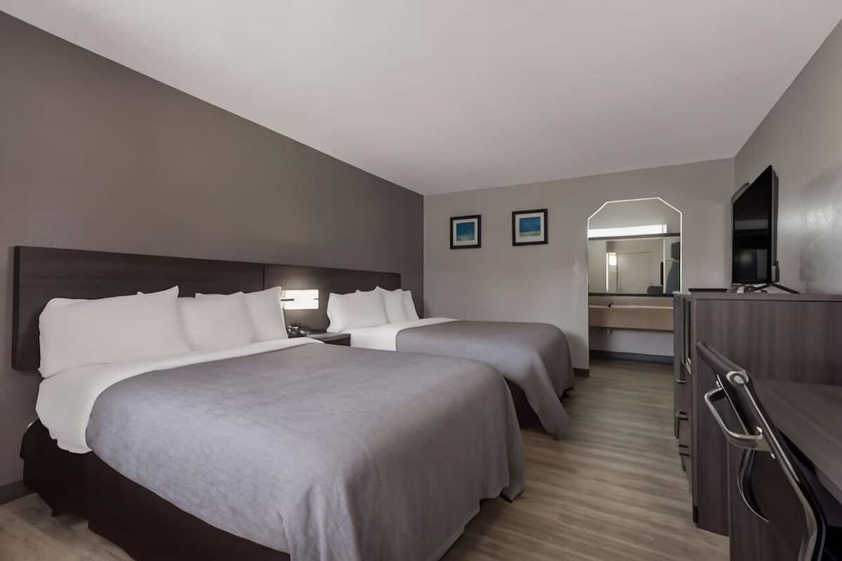 Desk, iron/ironing board, free WiFi, bed sheets