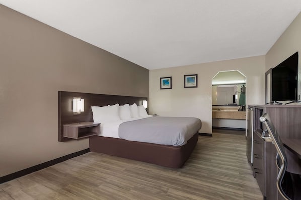 Habitación estándar, 1 cama King size, para fumadores | Escritorio, tabla de planchar con plancha, wifi gratis y ropa de cama