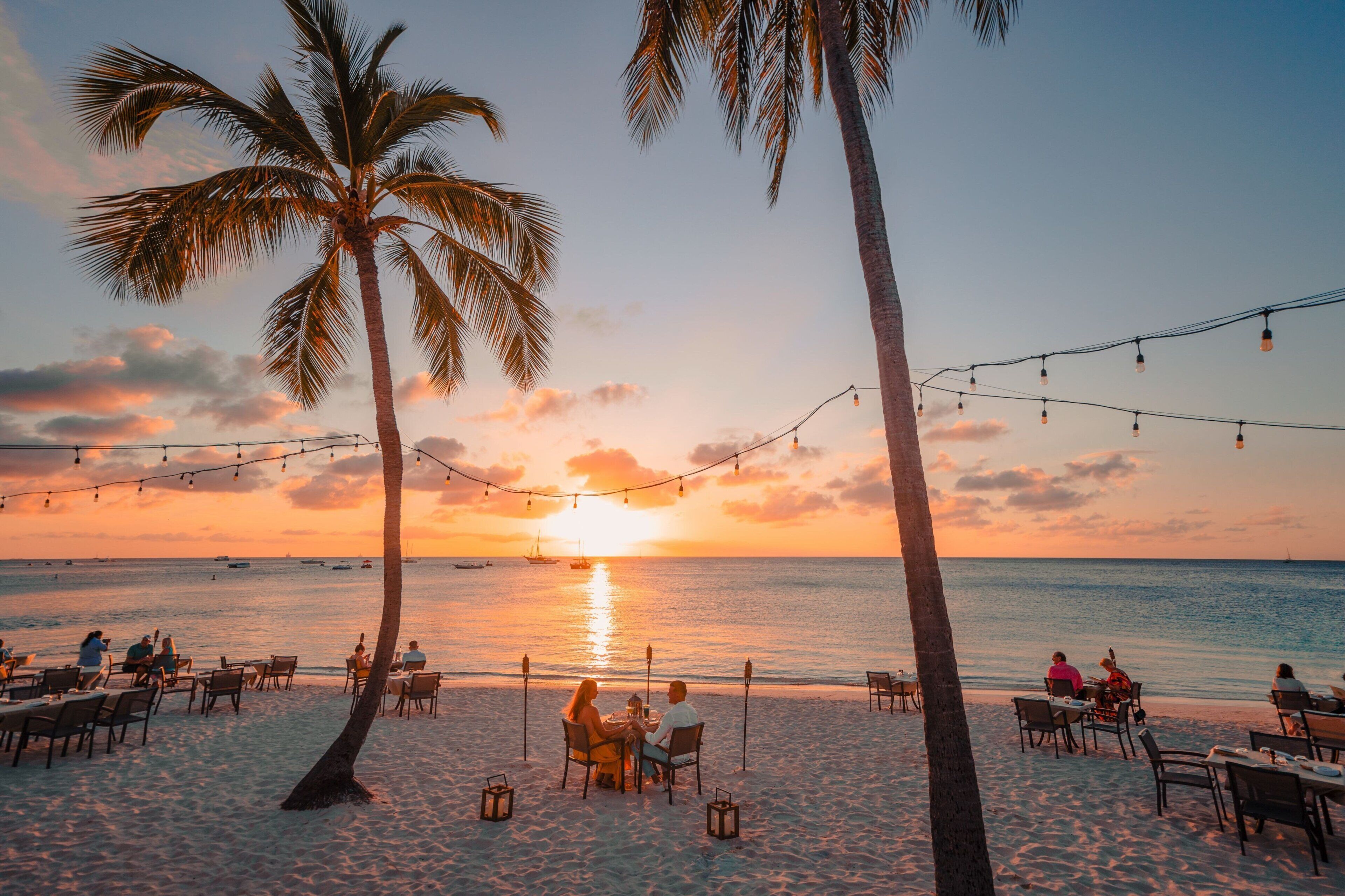 5 restaurants; breakfast, lunch, dinner, and brunch served