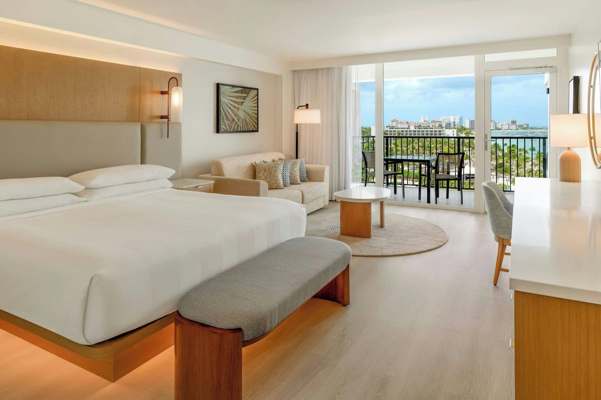 Club Room, 1 Double Bed, Non Smoking | 1 bedroom, premium bedding, down comforters, in-room safe