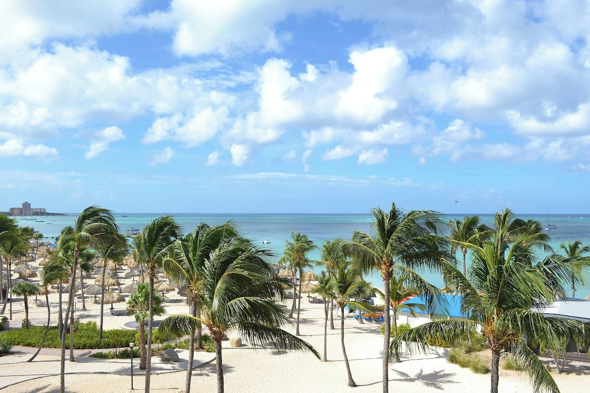 Näkymä rannalle/valtamerelle