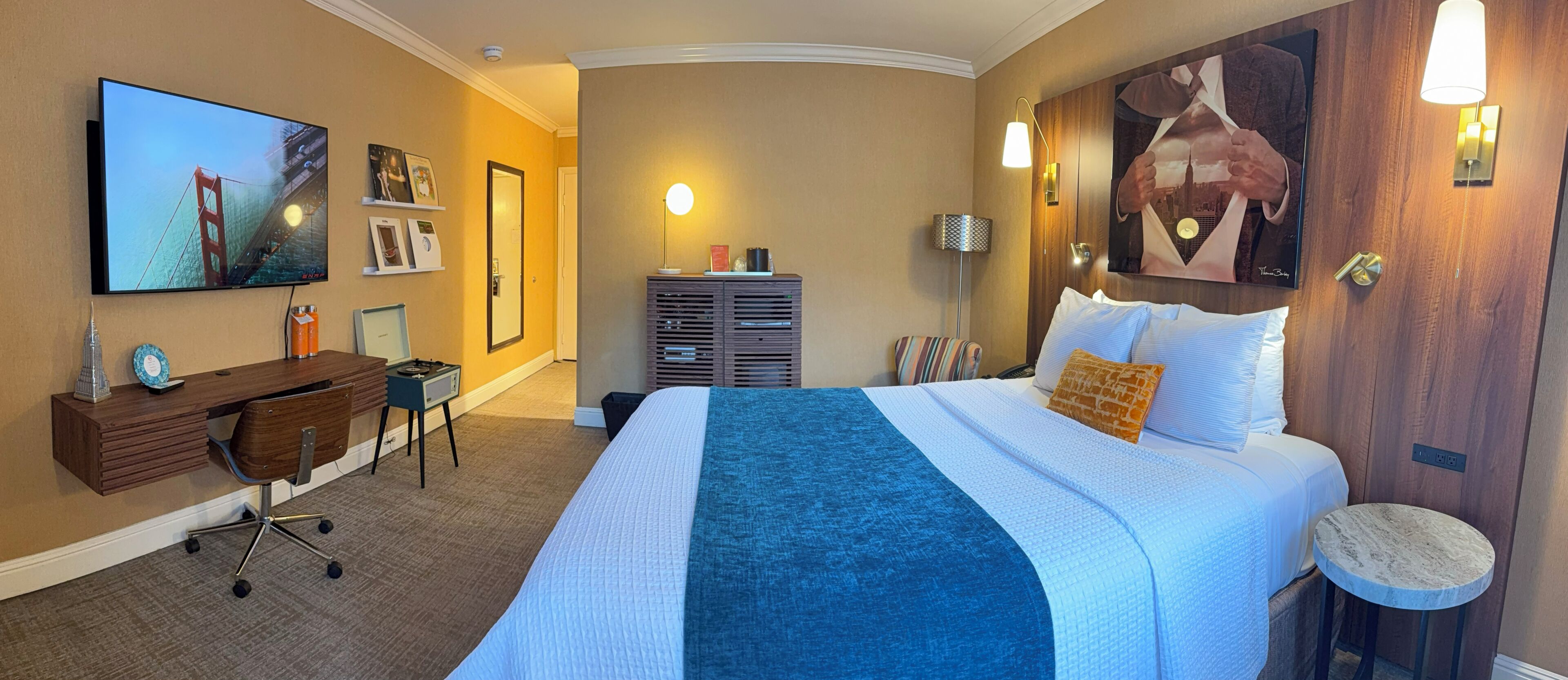 Deluxe Room, 1 Queen Bed, Balcony | Hypo-allergenic bedding, pillowtop beds, in-room safe, desk