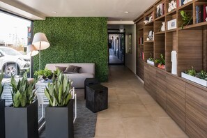 Lobby sitting area - The Dylan at SFO (Millbrae)