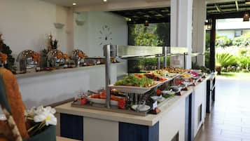 Free daily buffet breakfast