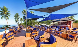 3 bars/lounges, swim-up bar, poolside bar
