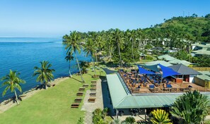 3 bars/lounges, swim-up bar, poolside bar