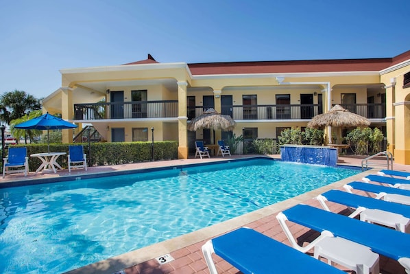 Piscine extérieure