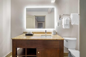 Room, 1 King Bed, Non Smoking | Bathroom | Free toiletries, hair dryer, towels - Days Inn by Wyndham Florida City (Florida City)
