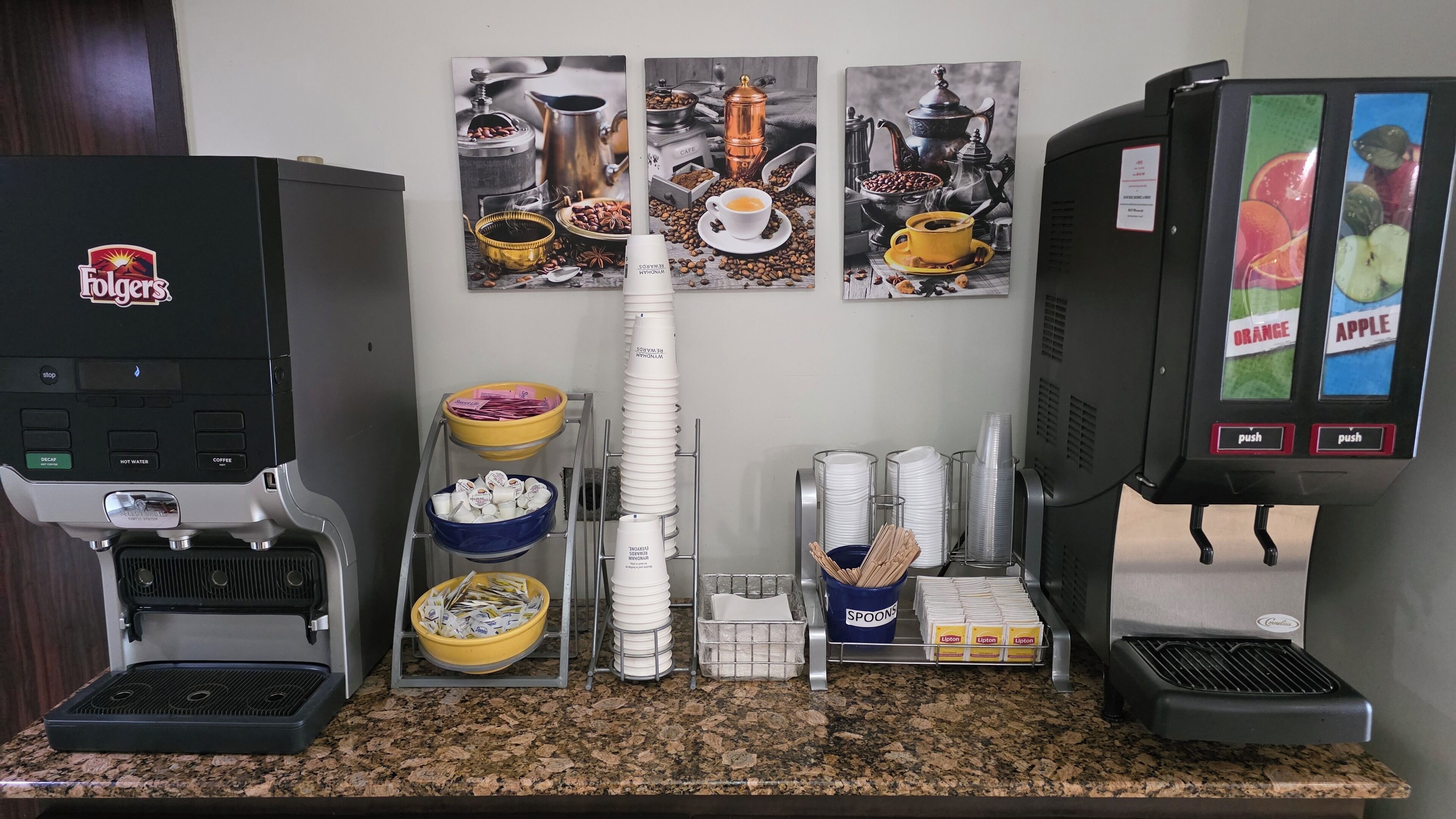 فطور أوروبي مجانًا يوميًا